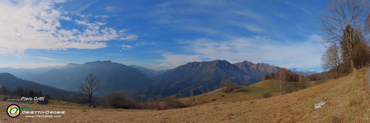 06 Salendo da Dossena a Lavaggio bella vista verso Cancervo e Venturosa.JPG